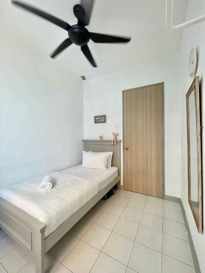 Kira Drawbridge With Pool Wifi Netflix Near Ktcc Mall Apartment Kuala Terengganu